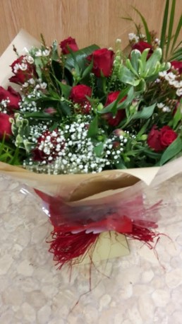 12 Red Roses in a Castle Box